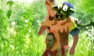The character G is tripping out on a some sort of hallucinogenic drug and fights an animated monster. A clip from the movie Mourning Wood. This scene was done entirely […]